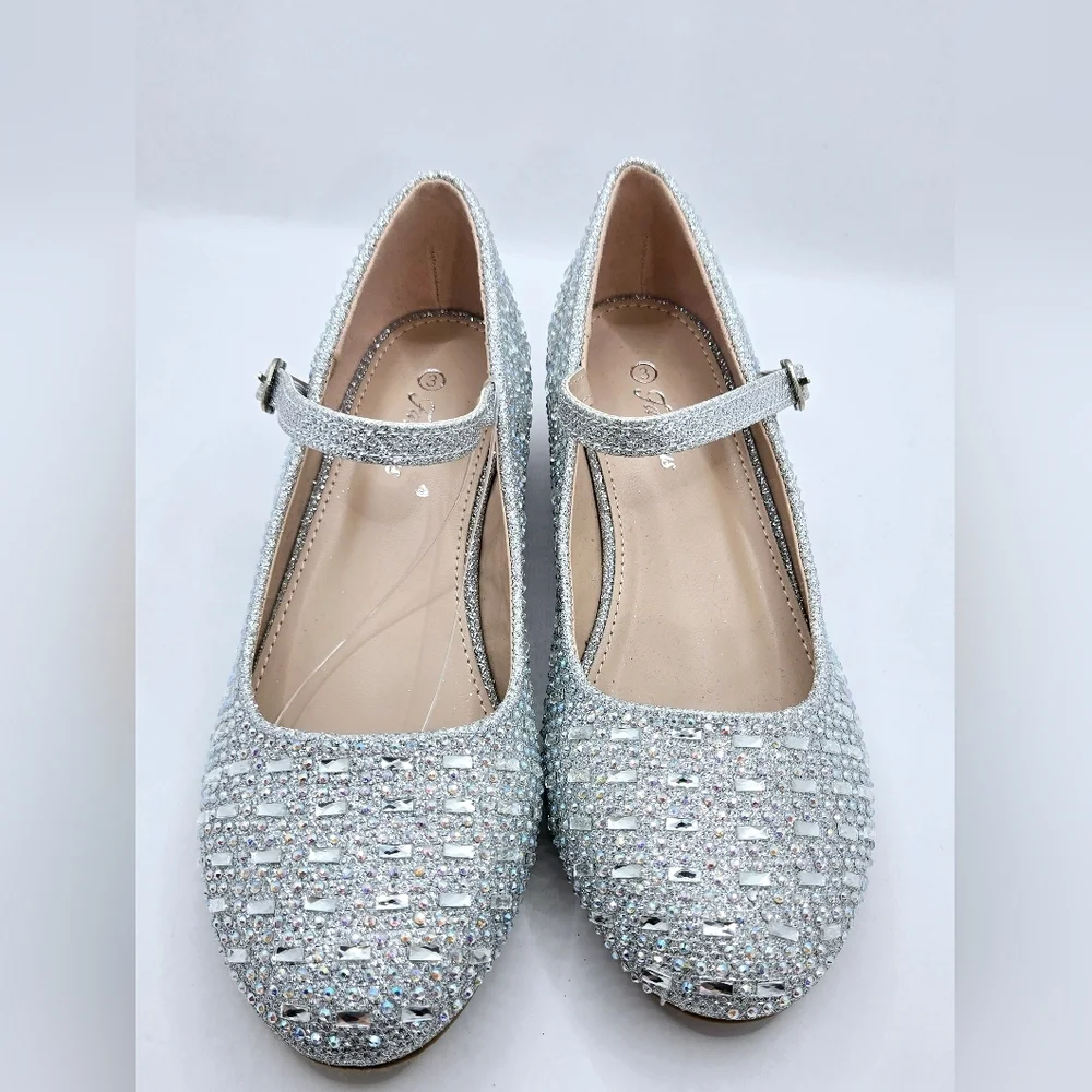 Amenity 46K Silver Fabulous Shoes Jeweled Sparkley Short Heel Ankle strap 3 NWOT